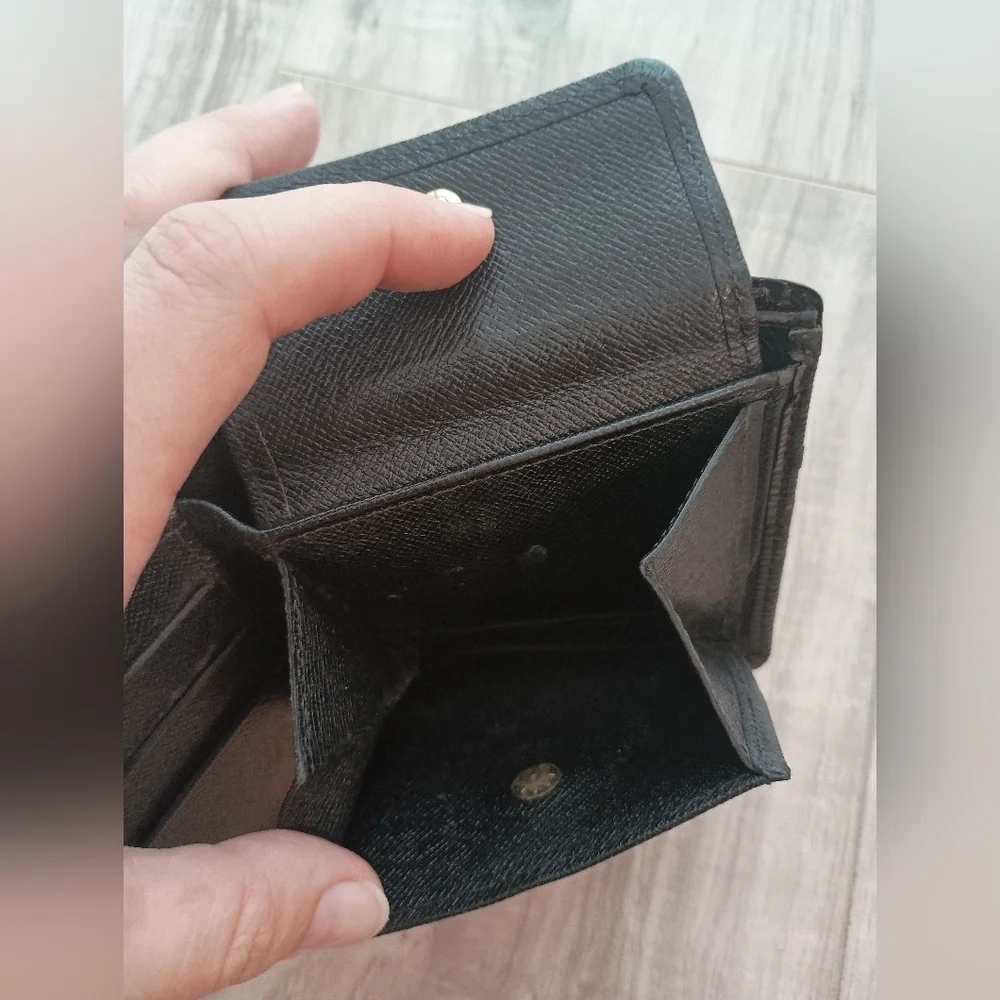 Louis Vuitton Black Epi Bifold Wallet Men’s - Picture 8 of 10